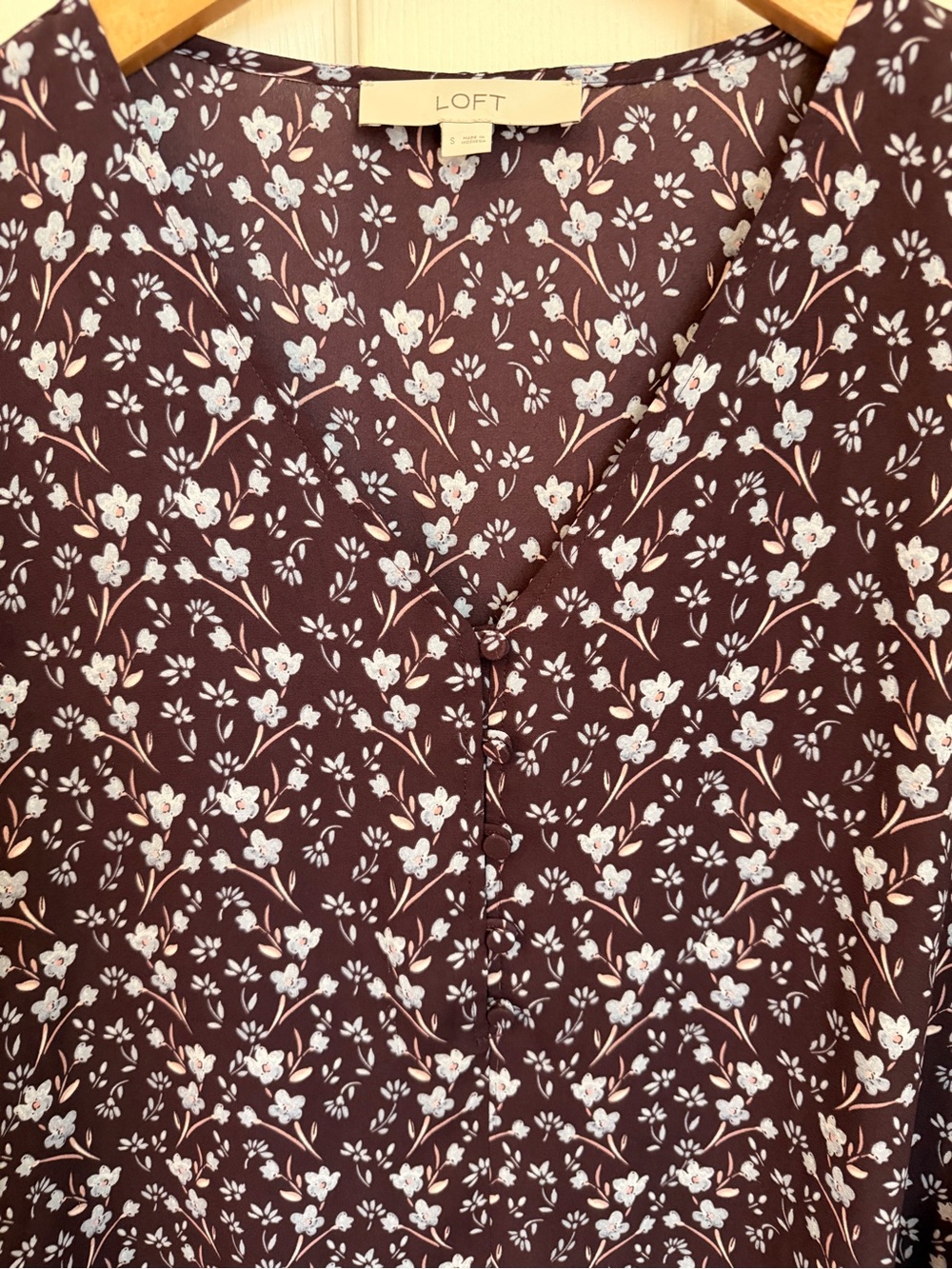 LOFT Burgundy’s Floral Wildflower Size Small, V-Neck Long Sleeve Blouse EUC - Picture 3 of 11
